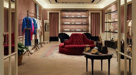 gucci uomo napoli|Gucci returns to Naples with a new store .